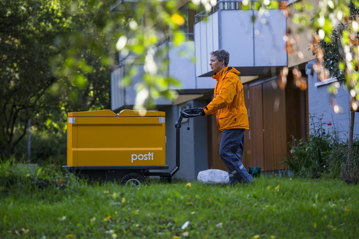 Posti Maxi distribution trolley side view